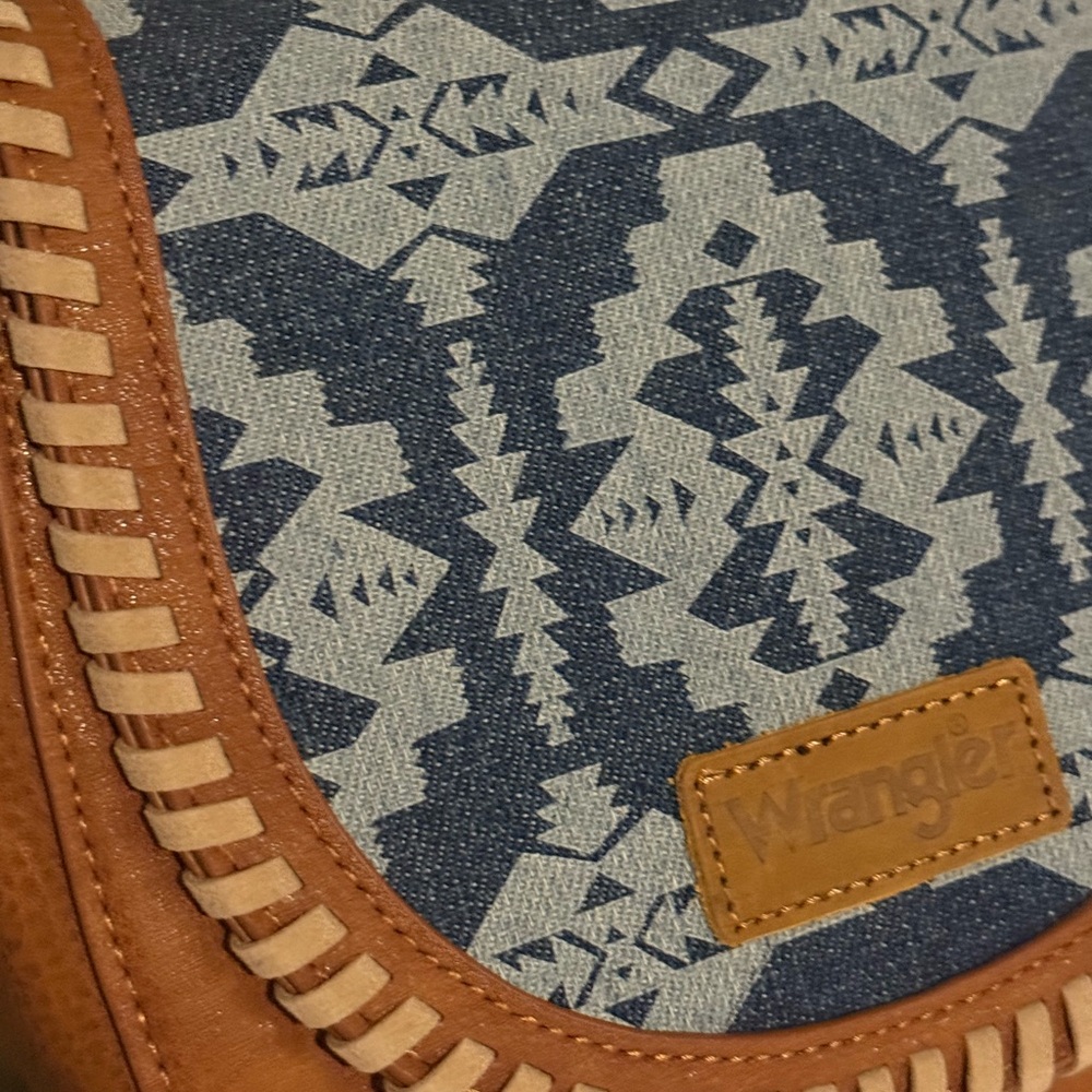 Wrangler‎ Denim & Brown Western Crossbody Bag Fringe Aztec Pattern NEW w/ Strap - Picture 3 of 5